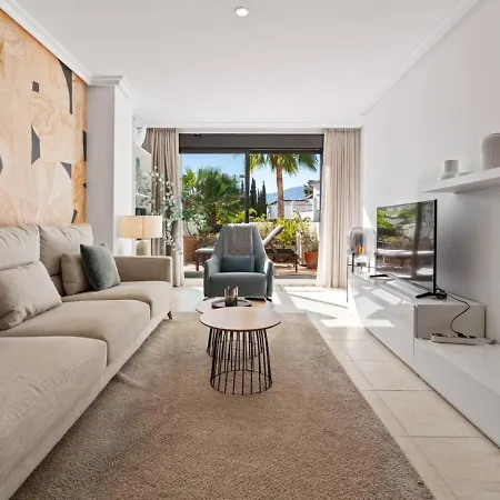 Lägenhet At Sunset Golf - Pool And Parking *